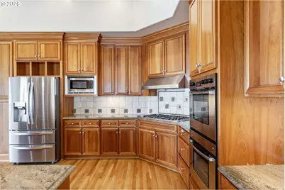 2633 NW Holloway Dr, Portland, OR 97229 - Photo 10