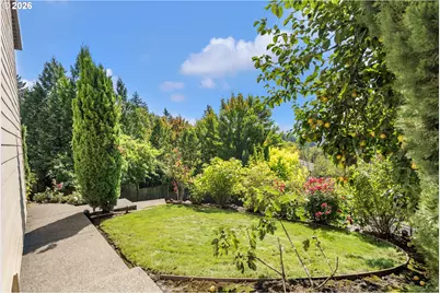 2633 NW Holloway Dr, Portland, OR 97229 - Photo 36