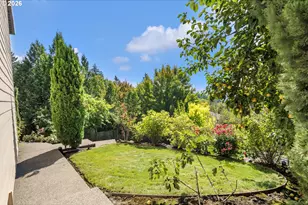 2633 NW Holloway Dr, Portland, OR 97229 - Photo 36
