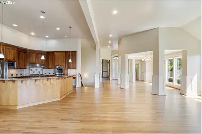 2633 NW Holloway Dr, Portland, OR 97229 - Photo 8