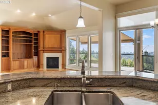 2633 NW Holloway Dr, Portland, OR 97229 - Photo 12