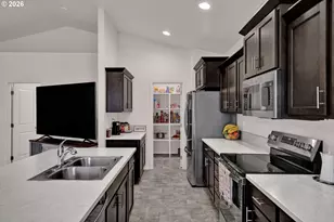 789 S 52nd Pl, Springfield, OR 97478 - Photo 14