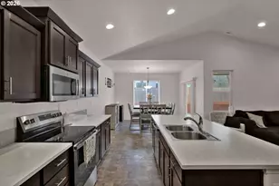 789 S 52nd Pl, Springfield, OR 97478 - Photo 16