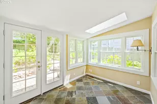1827 SW Dewitt St, Portland, OR 97239 - Photo 14