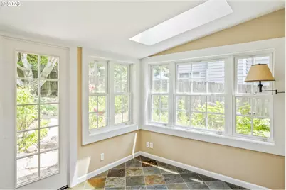 1827 SW Dewitt St, Portland, OR 97239 - Photo 28