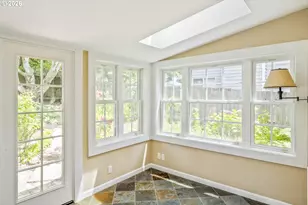 1827 SW Dewitt St, Portland, OR 97239 - Photo 28