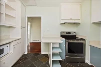 1827 SW Dewitt St, Portland, OR 97239 - Photo 12