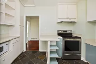 1827 SW Dewitt St, Portland, OR 97239 - Photo 12