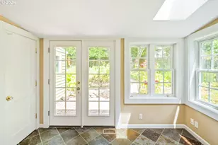 1827 SW Dewitt St, Portland, OR 97239 - Photo 18
