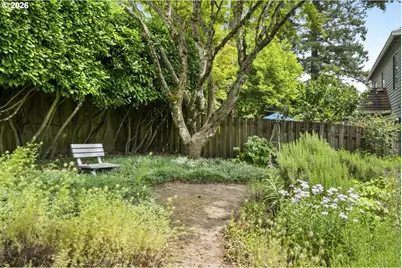 1827 SW Dewitt St, Portland, OR 97239 - Photo 32