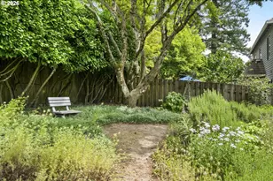 1827 SW Dewitt St, Portland, OR 97239 - Photo 32