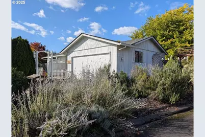 311 SW Jasmine Ct, McMinnville, OR 97128 - Photo 2