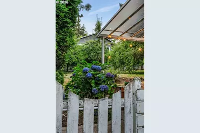 1911 SW Marigold St, Portland, OR 97219 - Photo 42