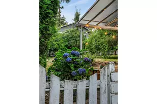 1911 SW Marigold St, Portland, OR 97219 - Photo 42