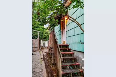 1911 SW Marigold St, Portland, OR 97219 - Photo 38