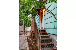 1911 SW Marigold St, Portland, OR 97219 - Photo 38