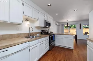 9124 SW Wilshire St, Portland, OR 97225 - Photo 8