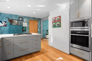 10529 SW Lancaster Rd, Portland, OR 97219 - Photo 12