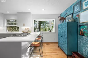 10529 SW Lancaster Rd, Portland, OR 97219 - Photo 14