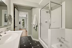 5211 SW 18th Pl, Portland, OR 97239 - Photo 32