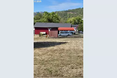 150 Buena Vista Ln, Roseburg, OR 97471 - Photo 12