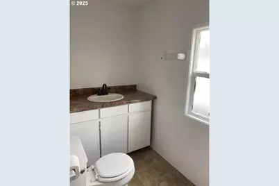 950 Rogue River Hwy, Grants Pass, OR 97527 - Photo 8