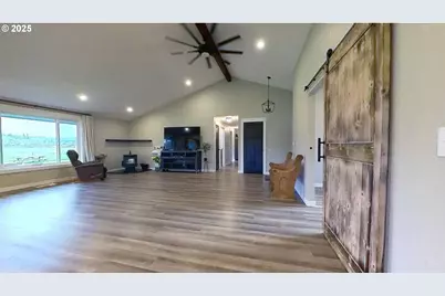 1160 Valley View Rd, Sutherlin, OR 97479 - Photo 6