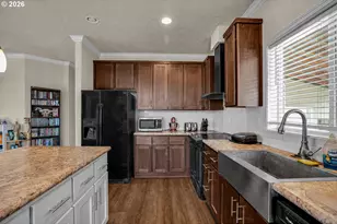 1000 S McKern Ct, Newberg, OR 97132 - Photo 12