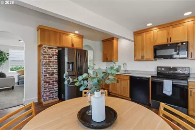 720 E 15th St, The Dalles, OR 97058 - Photo 2