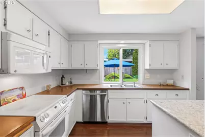 17070 SW Cynthia St, Beaverton, OR 97007 - Photo 8