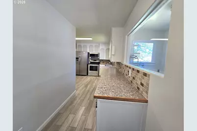 1642 NW Almond Ave, Roseburg, OR 97471 - Photo 22