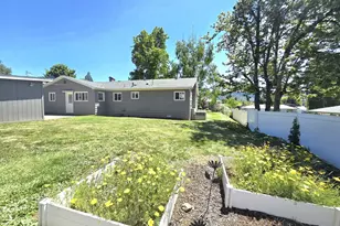 1642 NW Almond Ave, Roseburg, OR 97471 - Photo 44