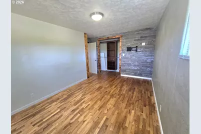1642 NW Almond Ave, Roseburg, OR 97471 - Photo 28