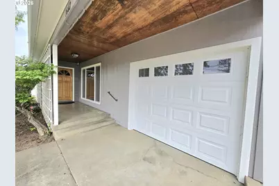 1642 NW Almond Ave, Roseburg, OR 97471 - Photo 6