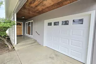 1642 NW Almond Ave, Roseburg, OR 97471 - Photo 6