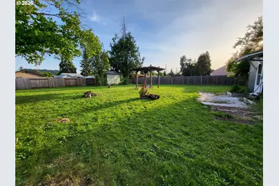 1865 J St, Springfield, OR 97477 - Photo 20