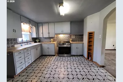 1865 J St, Springfield, OR 97477 - Photo 8