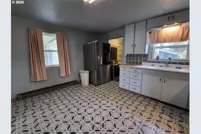 1865 J St, Springfield, OR 97477 - Photo 4