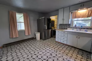 1865 J St, Springfield, OR 97477 - Photo 4