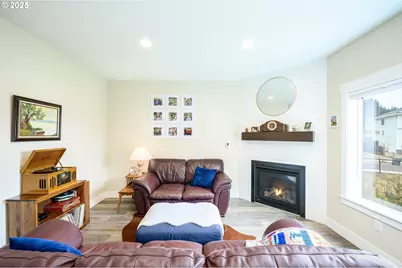 3111 NW 2nd St, McMinnville, OR 97128 - Photo 8