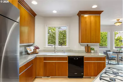 3319 NW Spencer St, Portland, OR 97229 - Photo 10