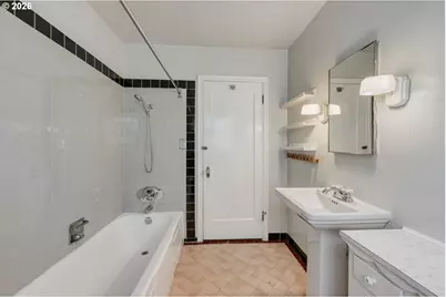 2436 NE Ainsworth St, Portland, OR 97211 - Photo 14