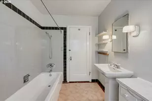 2436 NE Ainsworth St, Portland, OR 97211 - Photo 14