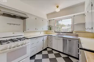 2436 NE Ainsworth St, Portland, OR 97211 - Photo 10