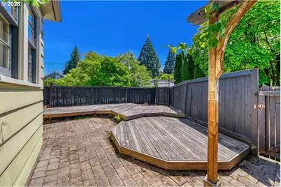 2436 NE Ainsworth St, Portland, OR 97211 - Photo 28