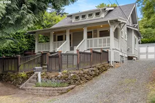 1217 SW Spring Garden St, Portland, OR 97219 - Photo 2