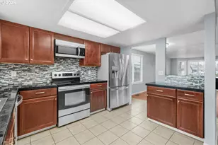 21831 SW Kristin Ct, Beaverton, OR 97003 - Photo 6