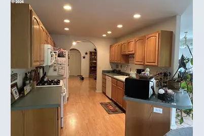 2343 NW Chambers Dr, Roseburg, OR 97471 - Photo 12
