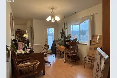 2343 NW Chambers Dr, Roseburg, OR 97471 - Photo 14