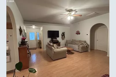 2343 NW Chambers Dr, Roseburg, OR 97471 - Photo 10